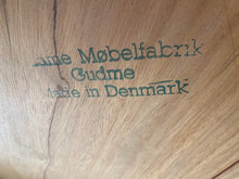 Laden Sie das Bild in den Galerie-Viewer, dänischer Lederstuhl-midcentury - vintage - antik